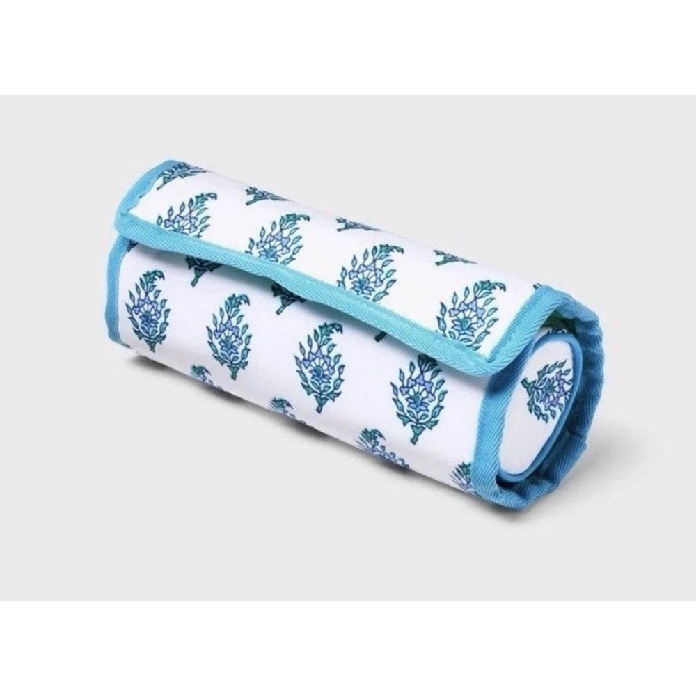 BNWT Roller Rabbit x Target Blue Bouquet Soft Roll Jewelry Case